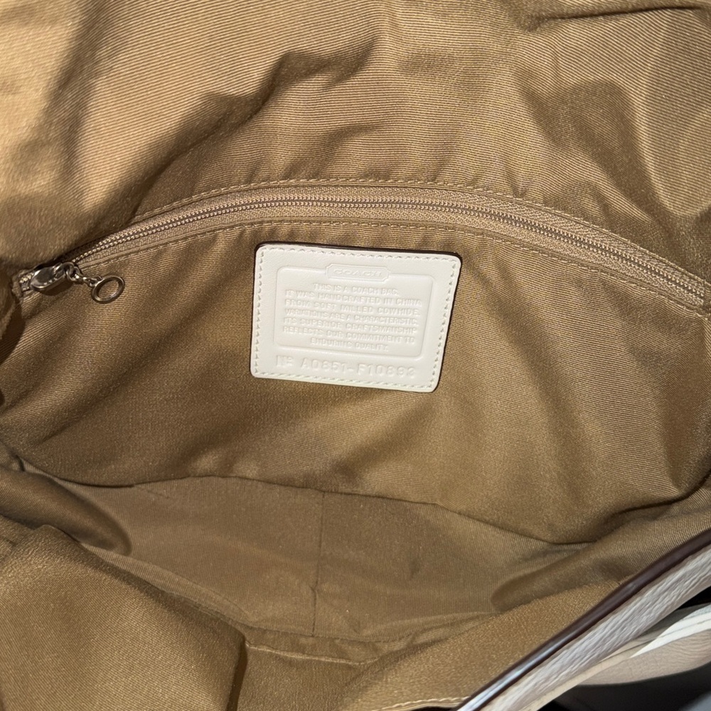 Coach White Leather‎ Shoulder Baguette Purse Silver Hardware - Picture 6 of 7